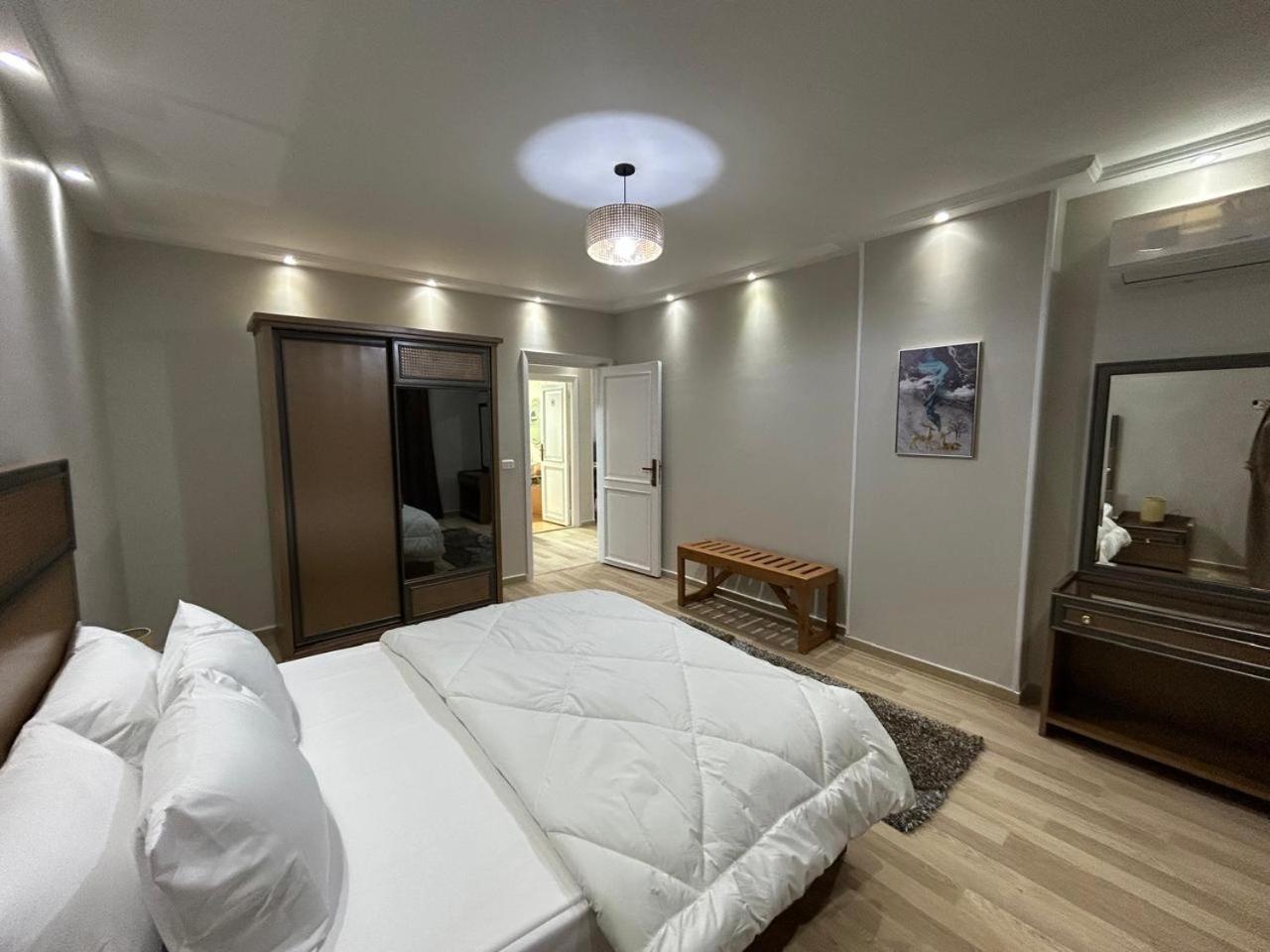 Skyline Luxury Suites 5 Mins From Cairo Airport 외부 사진