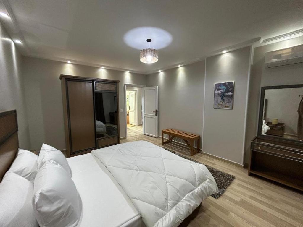 Skyline Luxury Suites 5 Mins From Cairo Airport 외부 사진